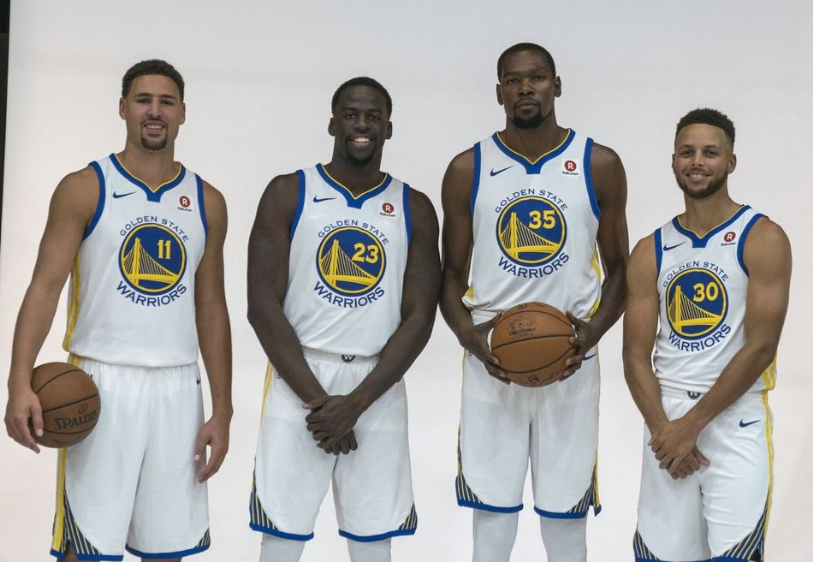 魔术四战全胜晋级NBA杯8强，尼克斯力压热火小组第一晋级（魔术四连胜挺进NBA杯八强，尼克斯力压热火夺小组头名晋级）