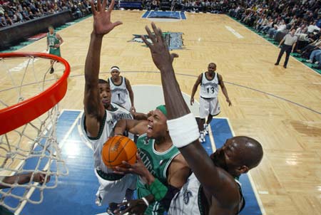 哈维·阿隆索：十二月的考验与超级杯的期待（哈维·阿隆索：迎战十二月考验，剑指超级杯）