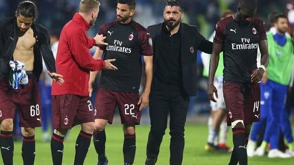 前西班牙主帅：皇萨永远是西甲热门；年轻球员首秀需谨慎谨慎（前西班牙队主帅：皇马与巴萨始终是西甲争冠热门，年轻球员首秀须谨慎）