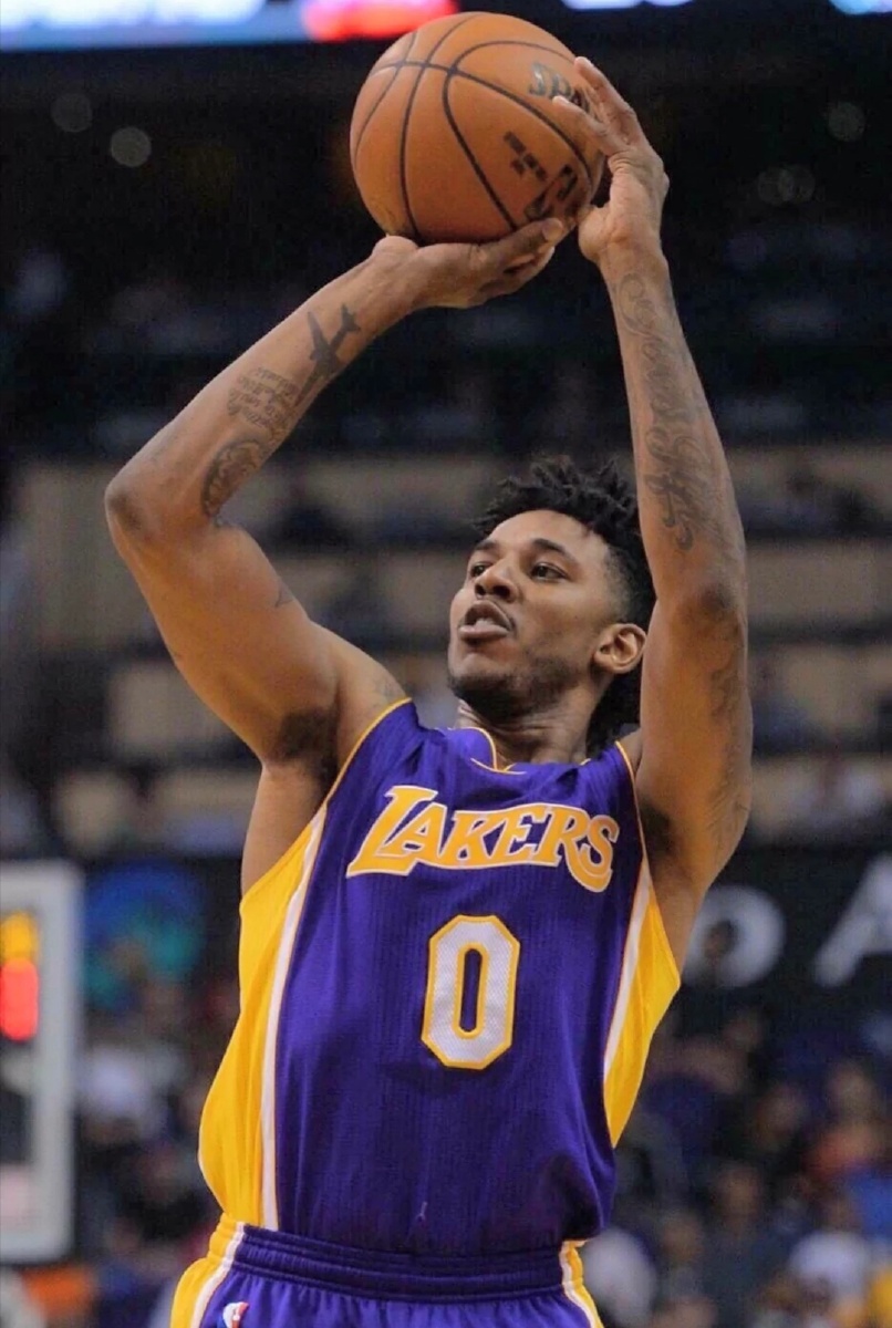 邮报：耐克为英格兰队配备特制拖鞋，提升球员的思维敏锐度（邮报：耐克为英格兰队量身配备专属拖鞋，助提升球员认知敏锐度）