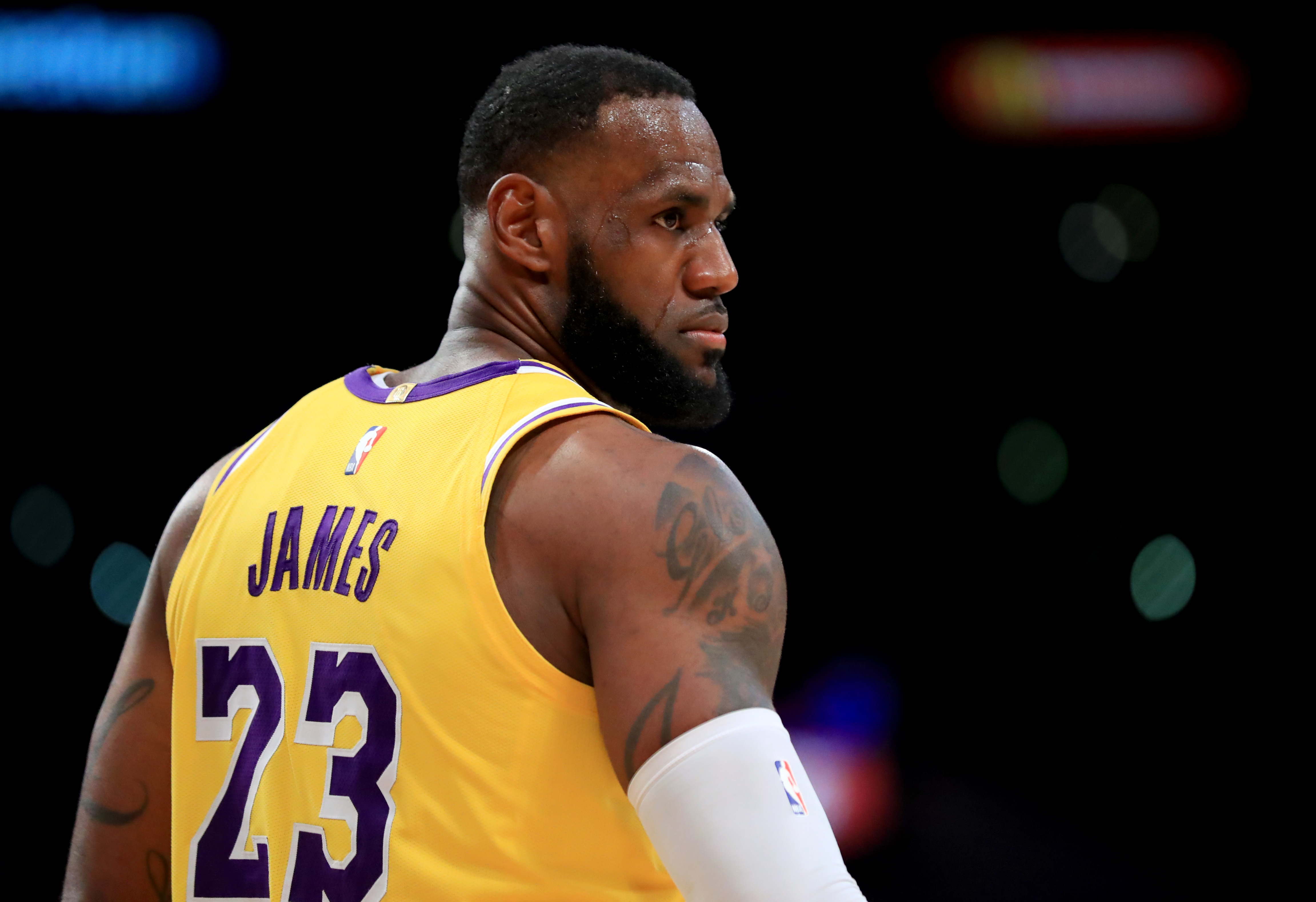 媒体人：很多给戴琳借钱的是看他直播的粉丝，以为他腰缠万贯（媒体人：向戴琳借钱者多为其直播粉丝，误以为其财力雄厚）