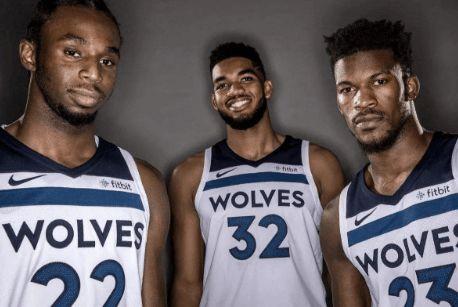 挣扎的蓝衣军团！意大利无缘直通世界杯，连续三届进入附加赛（蓝衣军团再陷困局：意大利无缘直通世界杯，连三届靠附加赛）