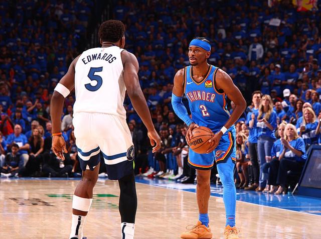 电讯报：曼联已就多纳鲁马的转会与巴黎圣日耳曼展开初步接触（电讯报：曼联与巴黎圣日耳曼就多纳鲁马转会已开启初步磋商）