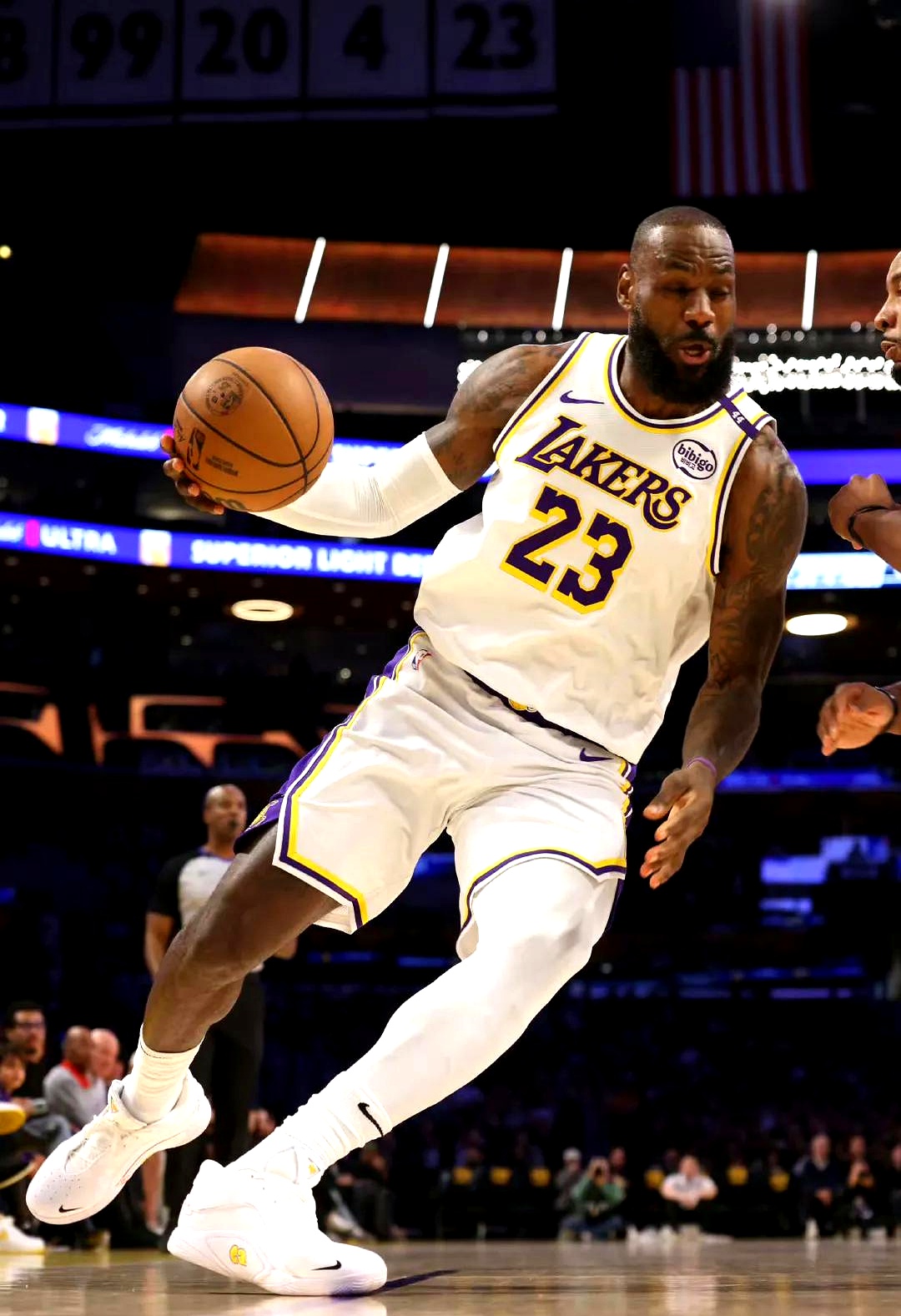 北京战江苏大名单：周琦、赵睿均出战、斯佩尔曼、贾尔斯在列（北京迎战江苏大名单公布：周琦、赵睿确定出场，斯佩尔曼与贾尔斯入选）