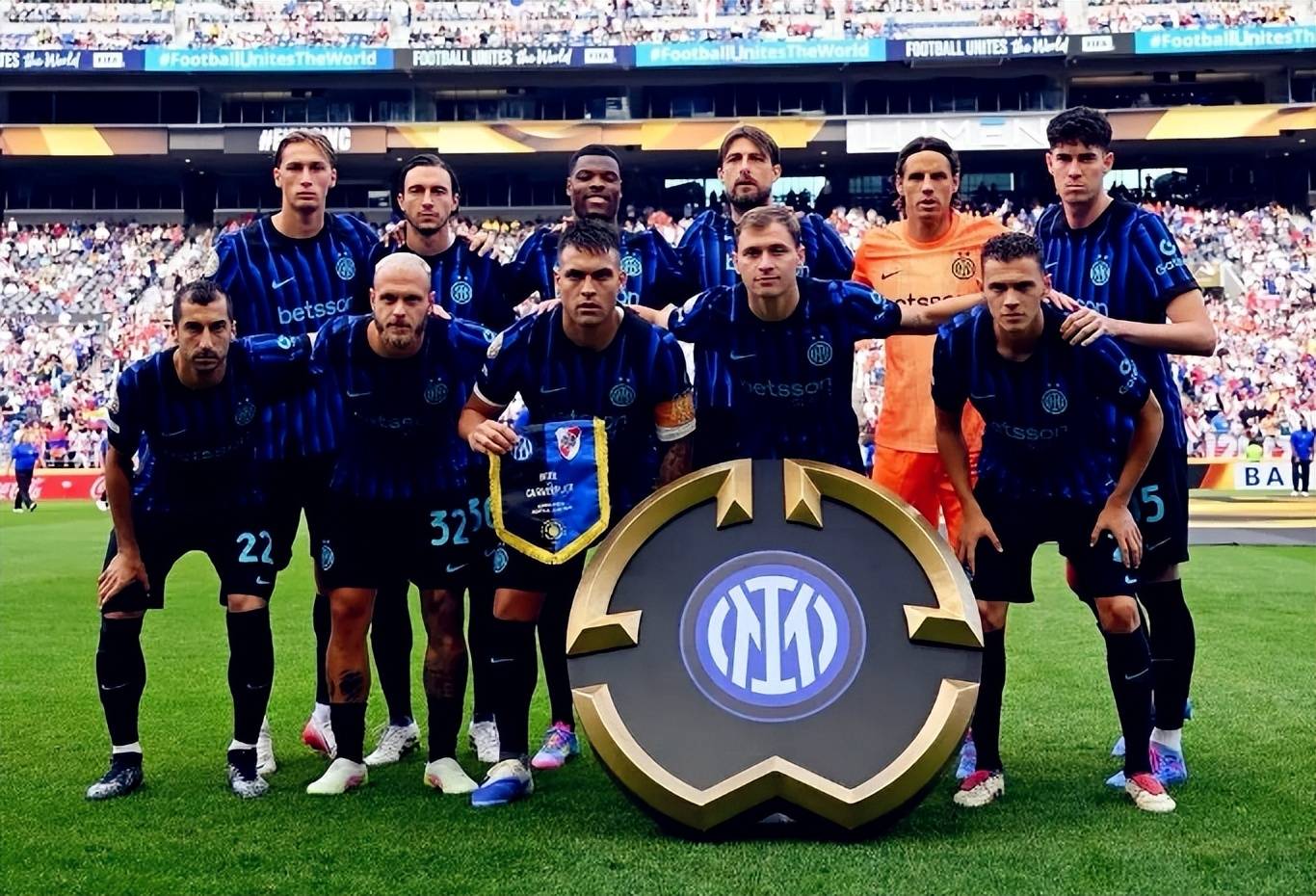 爱德华兹：喷垃圾话能让我进入状态 但你不能一边喷一边却20中5（爱德华兹：垃圾话能帮我找感觉，但别一边开喷一边投成20投仅5中）