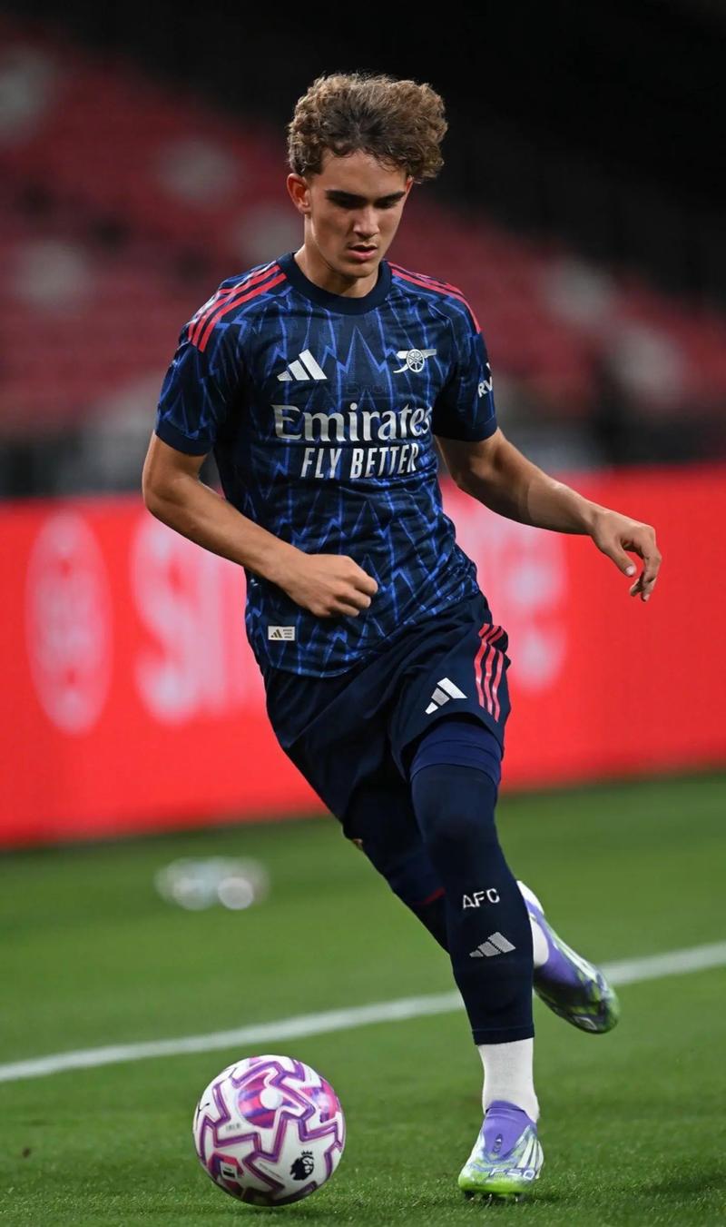 官方：马竞主帅西蒙尼荣获2025年金足奖传奇（官宣：马竞主帅西蒙尼荣膺2025年金足奖传奇称号）