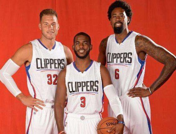 独行侠主场迎战活塞，赛事备受瞩目（活塞客场挑战独行侠，焦点之战引人注目）