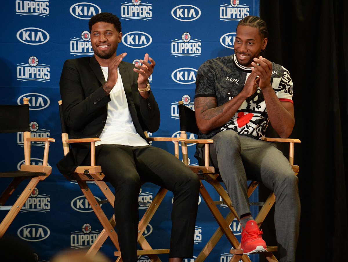 单场1球2助，阿尔瓦雷斯本赛季8场比赛直接参与10粒进球（阿尔瓦雷斯8场造10球 单场1射2传）