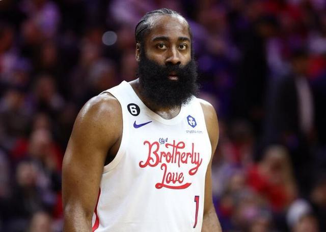 唐天翼代表阿图什安淇拉队征战喀什杯：希望我们球队能夺冠（唐天翼披阿图什安淇拉战袍征战喀什杯，剑指冠军）