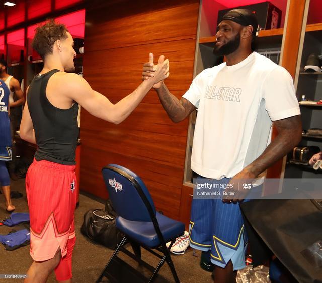 杂技GOAT！NBA巨星致敬中国顶碗大妈：她比我们所有人更有天赋（NBA巨星致敬中国顶碗艺人：她的天赋让我们自愧不如）