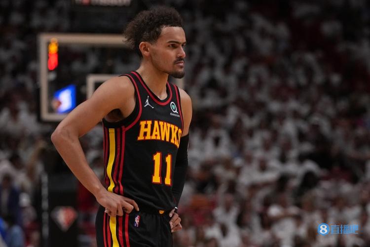 高颜值一家人！排球世界冠军晒全家福，两儿一女粉雕玉琢漂亮可爱（排球世界冠军晒全家福：一家颜值在线，两儿一女精致可爱）