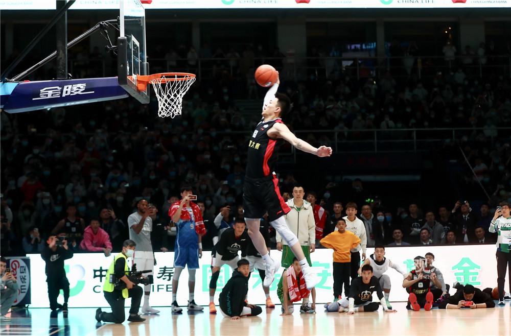 英女足主帅：比赛相对轻松，开场后花了一两分钟来适应中国队（英女足主帅：比赛较轻松，开场一两分钟便适应中国队）