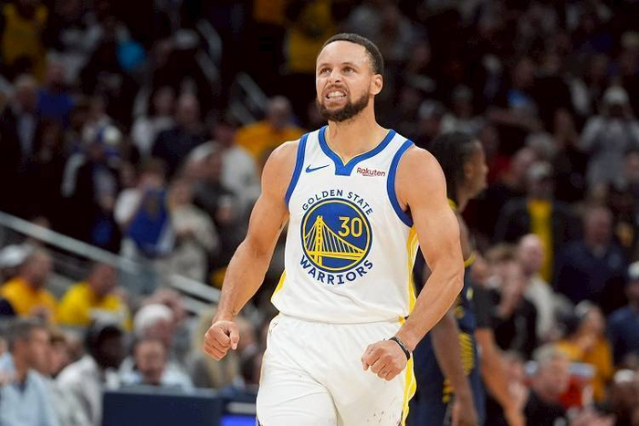 记者：邓卓翔尚未与三镇有进一步沟通，三镇目前也没换帅消息（记者：邓卓翔与三镇暂无进一步沟通，球队暂未有换帅动向）