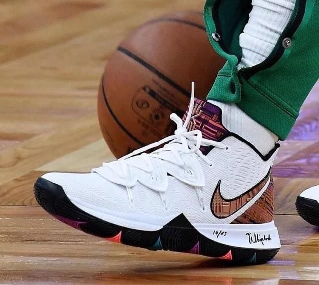 懂球帝12周年120大瞬间1／8决赛：重磅来袭，谁将通往八强？（懂球帝12周年120大瞬间1／8决赛打响：重磅对决，谁能挺进八强？）