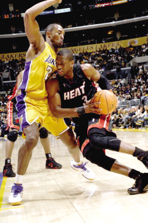 利物浦vs诺丁汉森林：阿利松、伊萨克首发，埃基蒂克替补（利物浦迎战诺丁汉森林：阿利松、伊萨克先发，埃基蒂克替补待命）