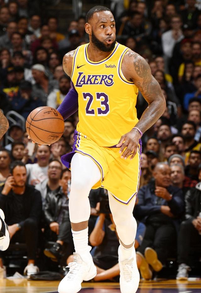 为时晚矣！希罗前三节14中3，末节3投全中砍下11分（觉醒太晚！希罗前三节14投3中，末节三投全进轰下11分）