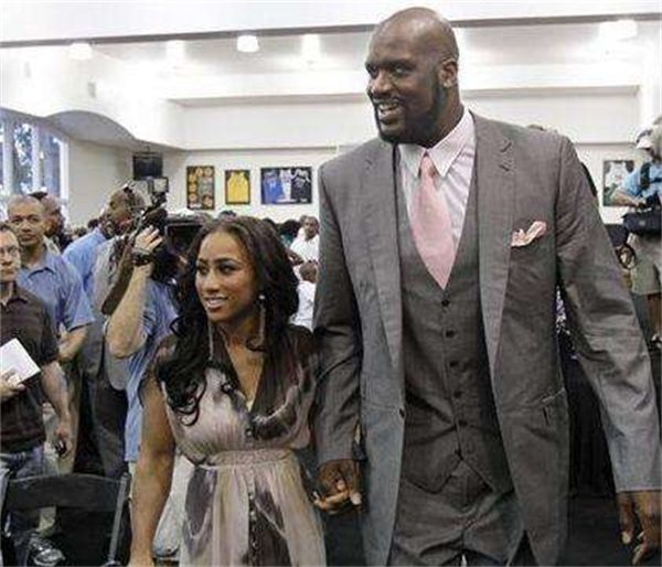 罗马诺：西蒙斯预计缺席莱比锡今日比赛，他已决定转投切尔西（罗马诺：西蒙斯或无缘莱比锡今战，已决定加盟切尔西）