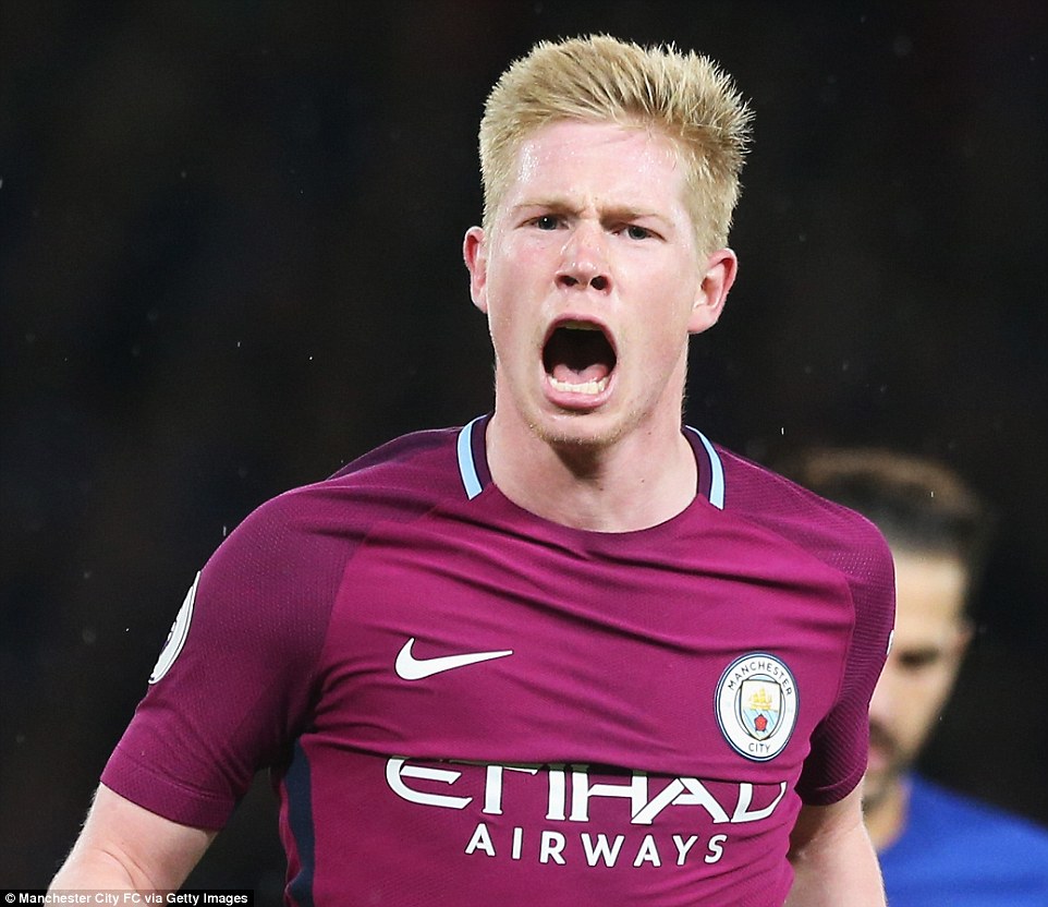 窒息防守！卡森·华莱士逼抢生断一个 可惜维金斯空接超时了（铁血防守！卡森·华莱士逼抢断球，维金斯空接因超时判无效）