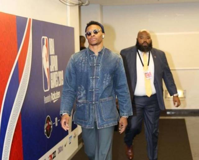 亚特兰大4-0十人热那亚晋级意杯8强，吉姆西蒂、德容恩破门（亚特兰大4-0横扫十人热那亚，挺进意杯八强，吉姆西蒂、德容恩建功）