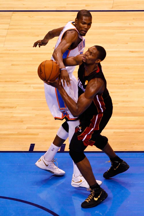 马德兴：中国足球管理组织没上道，没有协调好内卷和外战矛盾（马德兴：足球管理层仍不到位，内卷与外战冲突处理不当）