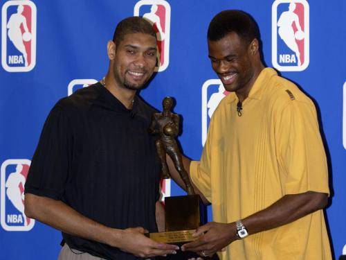 关系不错，阿诺德重返安菲尔德，和索博肩并肩走入球员通道（阿诺德重回安菲尔德，与索博并肩走进球员通道，关系融洽）