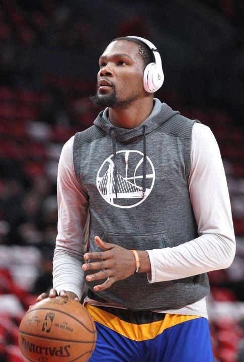 皇马vs塞维利亚名单：维尼修斯、姆巴佩领衔，巴尔韦德缺席（皇马对阵塞维利亚名单出炉：姆巴佩、维尼修斯领衔，巴尔韦德落选）