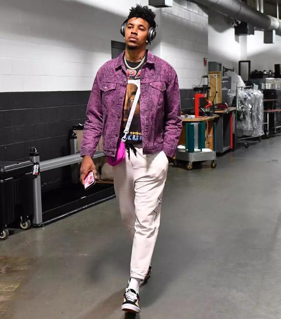 祝铭震半场表现抢眼，5中3高效得分（祝铭震半场闪耀，5投3中效率出色）